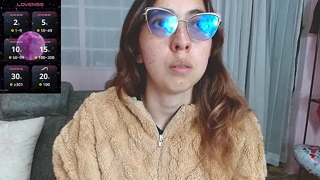 Snapshot of AnnieSparkle chatting on June 2026 09:05:01 PM AnnieSparkle online show from June 2026 09:05:01 PM