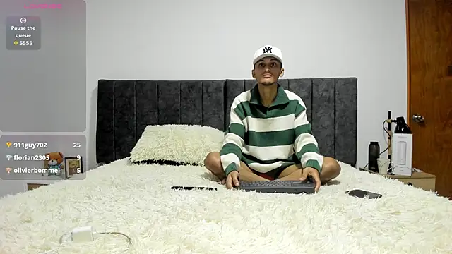 Snapshot of AlejandroLoouis chatting on September 2025 08:18:02 AM AlejandroLoouis online show from September 2025 08:18:02 AM