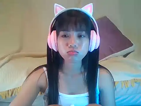 Snapshot of AnnewithanE chatting on September 2025 04:29:02 AM AnnewithanE online show from September 2025 04:29:02 AM