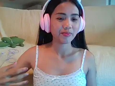 Snapshot of AnnewithanE chatting on September 2025 05:18:02 AM AnnewithanE online show from September 2025 05:18:02 AM