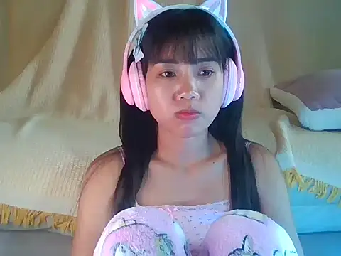 Snapshot of AnnewithanE chatting on September 2025 08:10:01 AM AnnewithanE online show from September 2025 08:10:01 AM