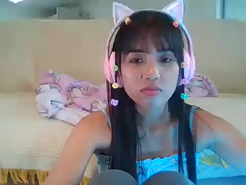 Snapshot of AnnewithanE chatting on October 2025 05:44:01 AM AnnewithanE online show from October 2025 05:44:01 AM