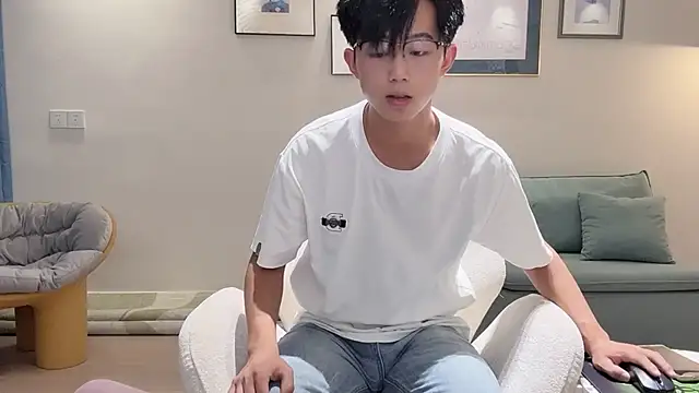 Snapshot of STxuguanhan chatting on September 2025 09:57:01 AM STxuguanhan online show from September 2025 09:57:01 AM