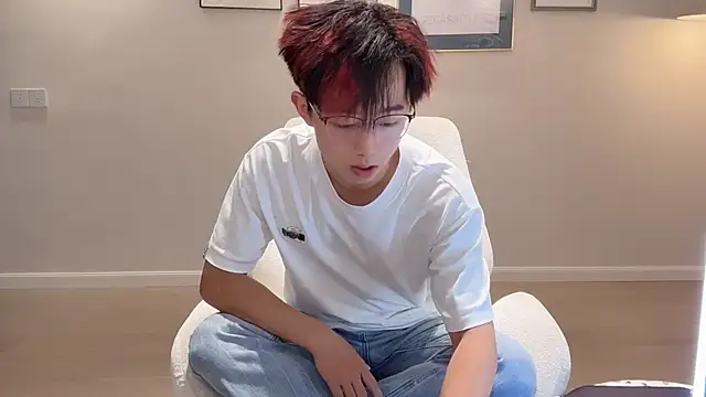 Snapshot of STxuguanhan chatting on September 2025 07:59:01 AM STxuguanhan online show from September 2025 07:59:01 AM