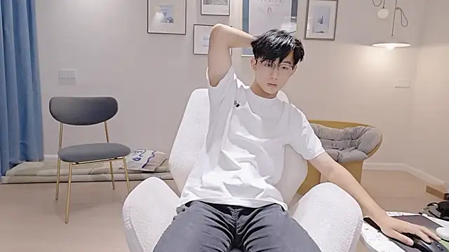 Snapshot of STxuguanhan chatting on September 2025 10:05:01 AM STxuguanhan online show from September 2025 10:05:01 AM