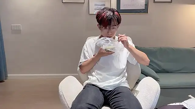 Snapshot of STxuguanhan chatting on October 2025 10:35:02 PM STxuguanhan online show from October 2025 10:35:02 PM