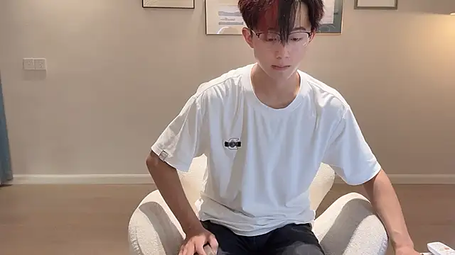 Snapshot of STxuguanhan chatting on September 2025 08:10:02 AM STxuguanhan online show from September 2025 08:10:02 AM