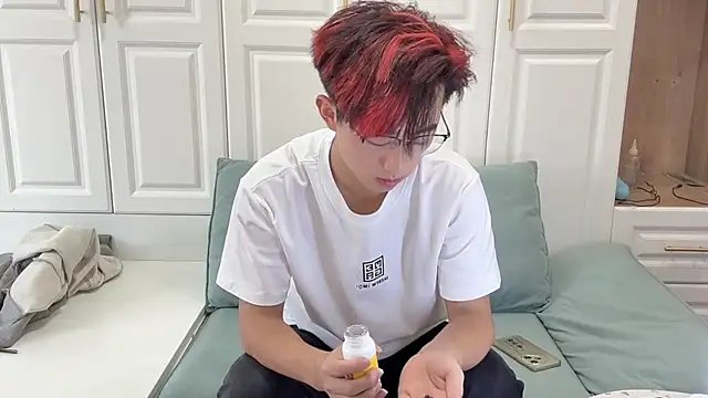 Snapshot of STxuguanhan chatting on October 2025 07:54:02 AM STxuguanhan online show from October 2025 07:54:02 AM