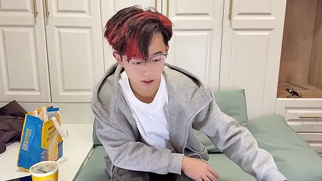 Snapshot of STxuguanhan chatting on October 2025 08:14:02 AM STxuguanhan online show from October 2025 08:14:02 AM