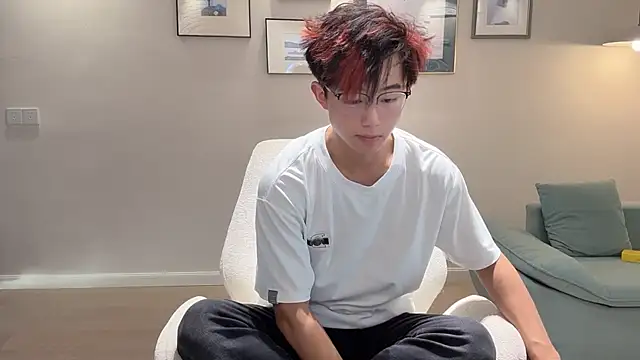Snapshot of STxuguanhan chatting on October 2025 08:16:01 AM STxuguanhan online show from October 2025 08:16:01 AM