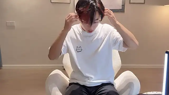 Snapshot of STxuguanhan chatting on September 2025 10:21:02 AM STxuguanhan online show from September 2025 10:21:02 AM