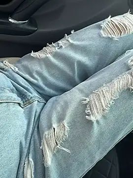 Snapshot of TWOLOVEsX chatting on April 2026 09:10:01 AM TWOLOVEsX online show from April 2026 09:10:01 AM