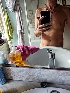 Ericketaurore online show from September 2025 09:43:01 AM