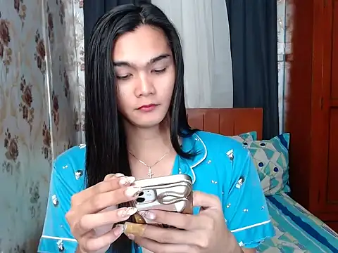 lady in moon online show from October 2025 06:10:02 AM