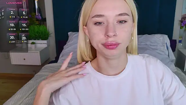 Snapshot of RachelColon chatting on September 2025 10:40:01 AM RachelColon online show from September 2025 10:40:01 AM