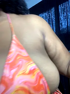 Snapshot of Yera_brown69 chatting on November 2025 08:24:01 PM Yera brown69 online show from November 2025 08:24:01 PM