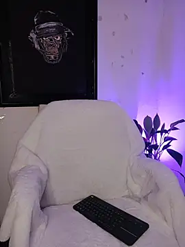 Snapshot of Bathory_Mia666 chatting on December 2025 10:32:01 PM Bathory Mia666 online show from December 2025 10:32:01 PM
