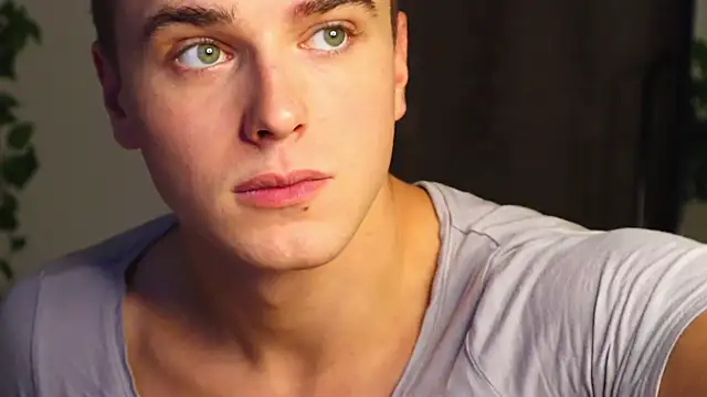 Snapshot of _p_l_u_r_ chatting on November 2025 04:33:02 PM p l u r online show from November 2025 04:33:02 PM