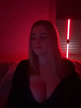 ItsLxsa online show from April 2026 08:34:01 PM