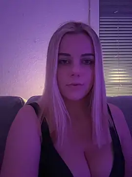 ItsLxsa online show from April 2026 08:59:02 PM