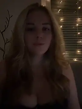 ItsLxsa online show from October 2025 12:09:01 AM