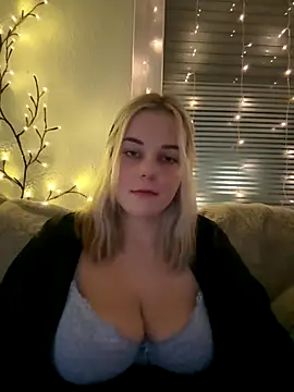 ItsLxsa online show from November 2025 10:08:02 PM