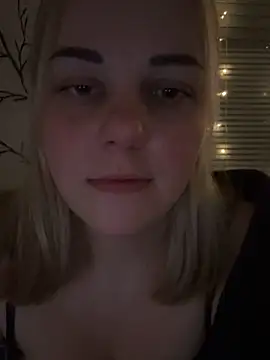 ItsLxsa online show from November 2025 11:27:01 PM