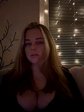 ItsLxsa online show from October 2025 10:43:02 PM