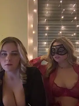 ItsLxsa online show from April 2026 08:21:01 PM