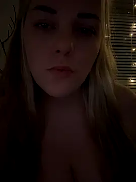 ItsLxsa online show from November 2025 10:48:01 PM