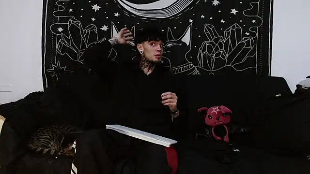 Snapshot of cyb3r_david chatting on November 2025 02:04:01 AM cyb3r david online show from November 2025 02:04:01 AM