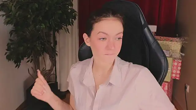 Loona Eclipse online show from November 2025 08:31:01 PM