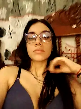 Snapshot of emmii_cute chatting on October 2025 01:40:01 AM emmii cute online show from October 2025 01:40:01 AM
