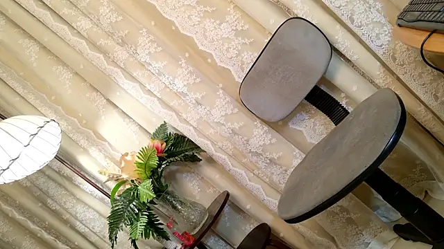 PrettyStranger online show from November 2025 04:35:02 AM