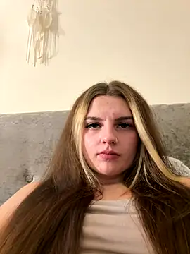 Snapshot of Summer21k chatting on November 2025 10:20:02 PM Summer21k online show from November 2025 10:20:02 PM