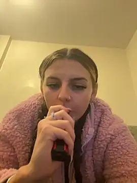 Snapshot of Summer21k chatting on November 2025 11:09:01 PM Summer21k online show from November 2025 11:09:01 PM