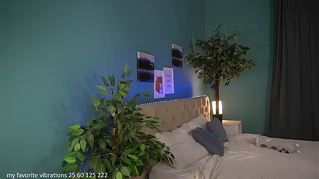 Lisafoxy  online show from June 2026 12:30:02 AM