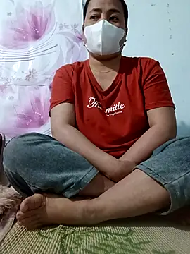 Snapshot of Linda885 chatting on December 2025 08:40:02 AM Linda885 online show from December 2025 08:40:02 AM