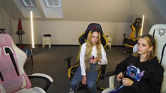 Snapshot of _Lili_054 chatting on September 2025 10:43:02 AM  Lili 054 online show from September 2025 10:43:02 AM