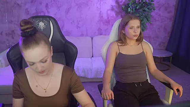 Snapshot of Ella_054 chatting on September 2025 10:37:01 AM Ella 054 online show from September 2025 10:37:01 AM