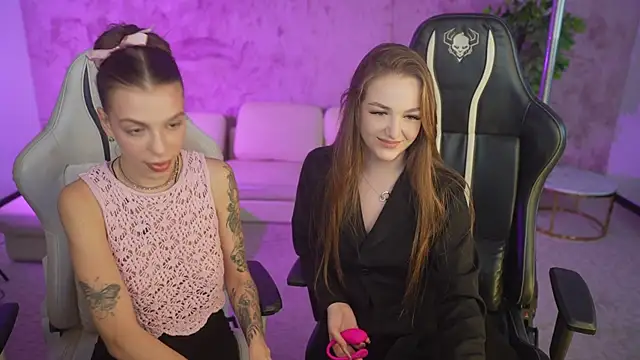 Snapshot of Ella_054 chatting on October 2025 03:55:01 PM Ella 054 online show from October 2025 03:55:01 PM