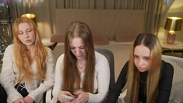 Snapshot of Ella_054 chatting on October 2025 02:29:02 PM Ella 054 online show from October 2025 02:29:02 PM