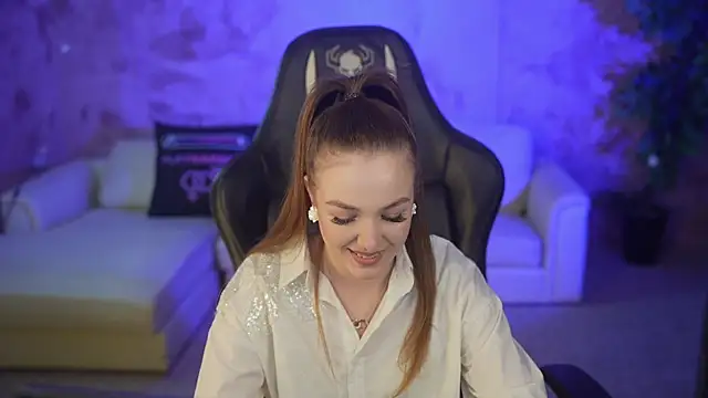 Snapshot of Ella_054 chatting on November 2025 07:30:01 PM Ella 054 online show from November 2025 07:30:01 PM