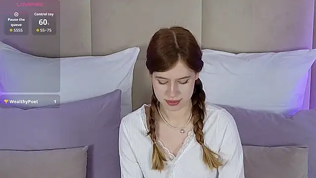 Snapshot of CarolaineMyers chatting on October 2025 04:40:02 PM CarolaineMyers online show from October 2025 04:40:02 PM