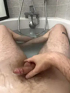 Snapshot of TomieSoichi chatting on October 2025 04:57:01 AM TomieSoichi online show from October 2025 04:57:01 AM