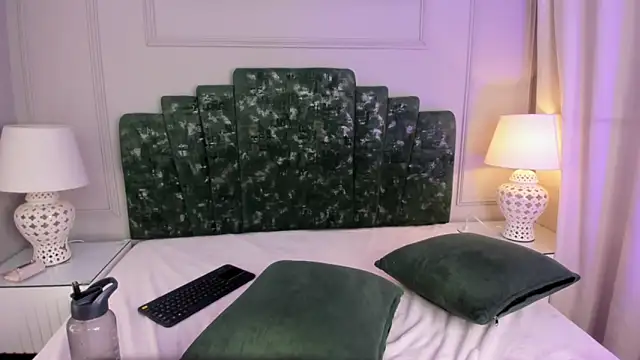 lux bitchx online show from May 2026 03:22:02 AM