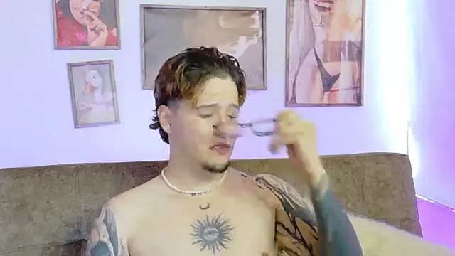 Snapshot of _tylerr_ chatting on September 2025 04:45:02 PM tylerr online show from September 2025 04:45:02 PM