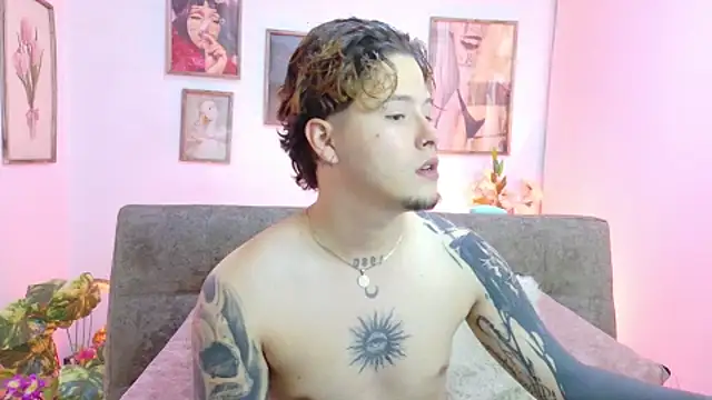 Snapshot of _tylerr_ chatting on October 2025 02:35:01 AM tylerr online show from October 2025 02:35:01 AM