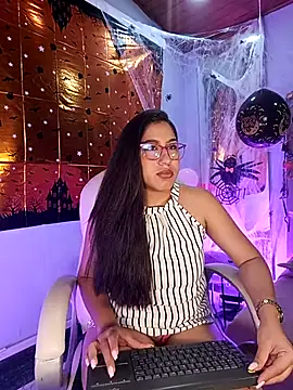 Snapshot of Karoline21 chatting on October 2025 12:49:02 PM Karoline21 online show from October 2025 12:49:02 PM