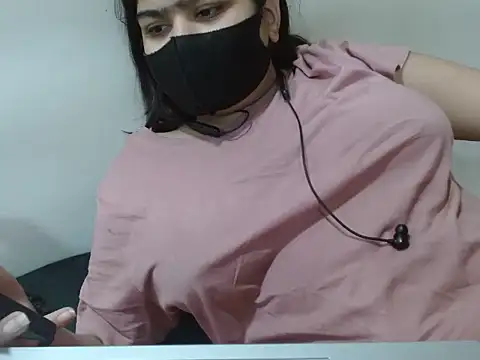 Snapshot of Nataliya_Singh chatting on April 2026 01:05:02 PM Nataliya Singh online show from April 2026 01:05:02 PM